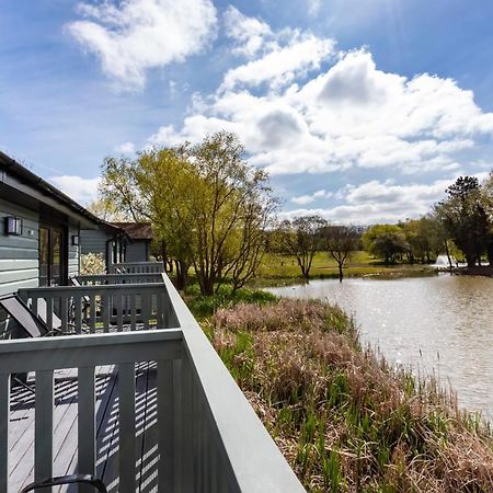 The Vale Golf & Country Club Villa Bishampton Buitenkant foto