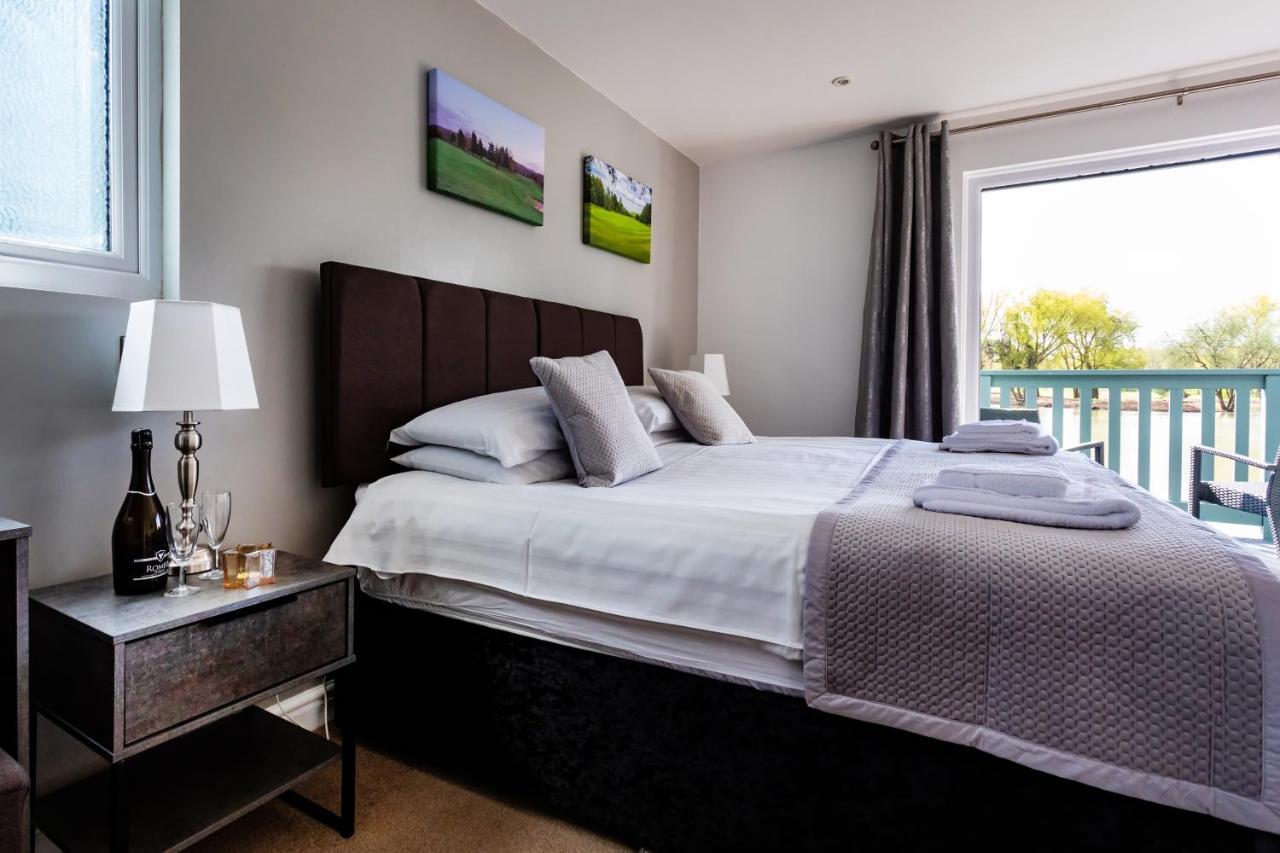 The Vale Golf & Country Club Villa Bishampton Buitenkant foto