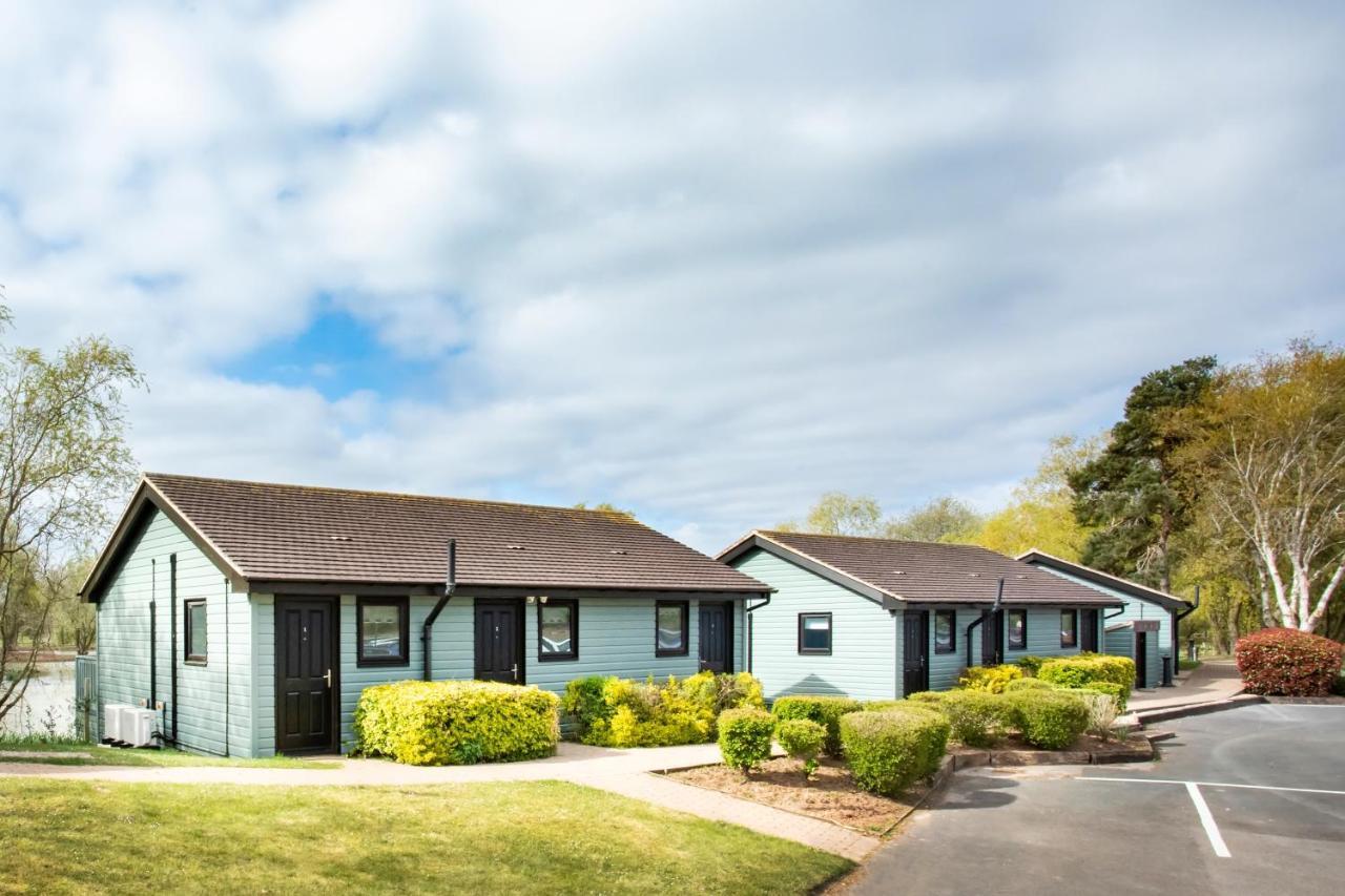 The Vale Golf & Country Club Villa Bishampton Buitenkant foto
