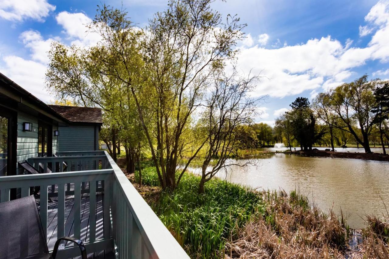 The Vale Golf & Country Club Villa Bishampton Buitenkant foto