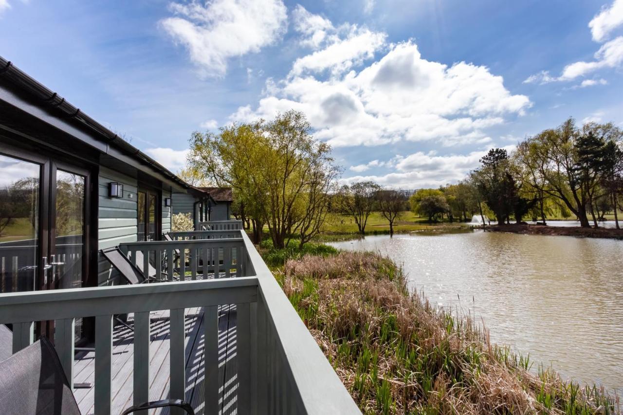 The Vale Golf & Country Club Villa Bishampton Buitenkant foto